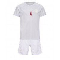 Fotballdrakt Barn Danmark Simon Kjaer #4 Bortedraktsett VM 2022 Kortermet (+ Korte bukser)